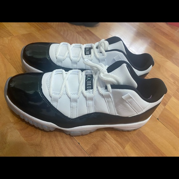 Air Jordan 11 Retro Low Emerald Jubilee Iridescent